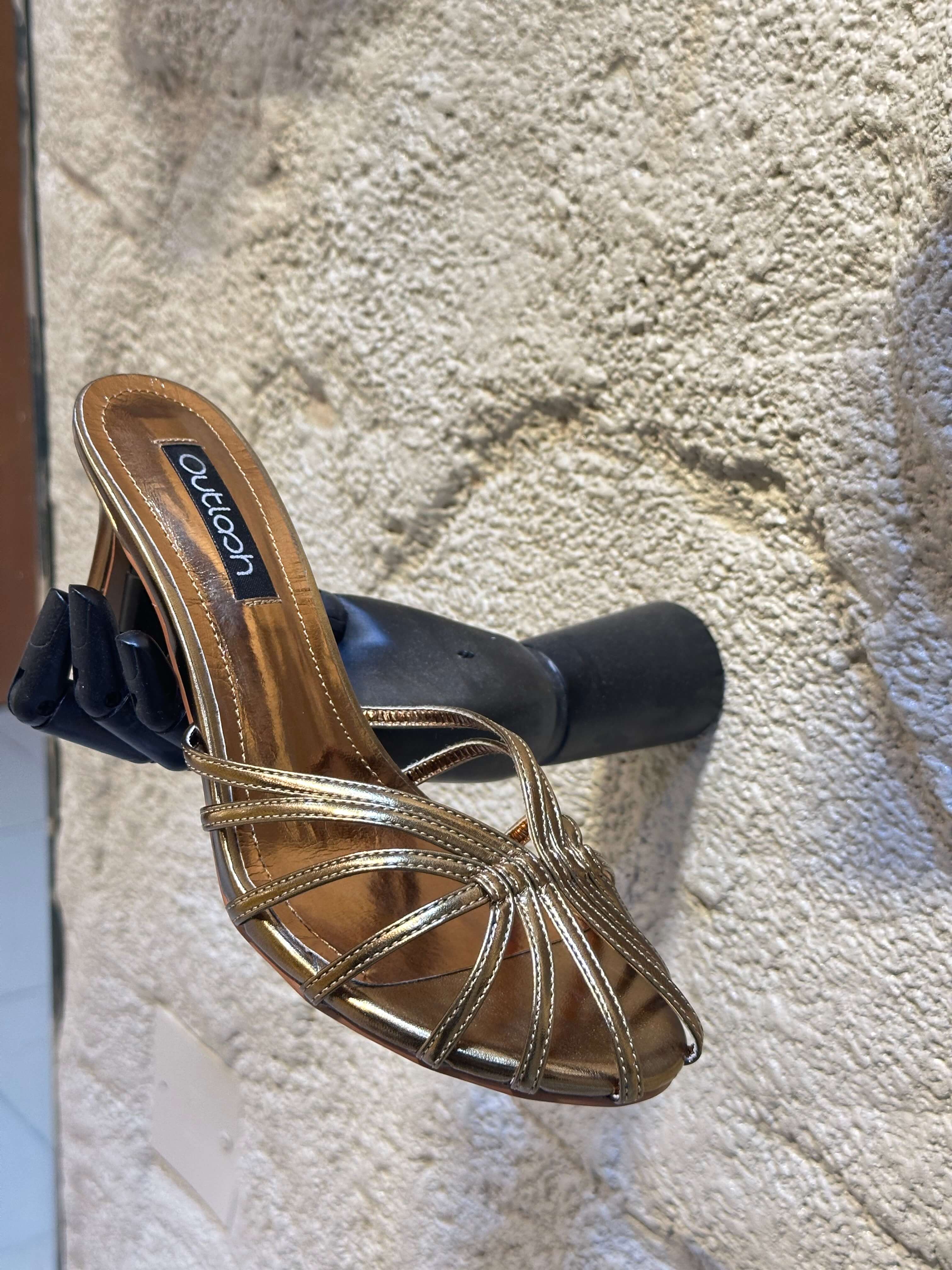 COOP KITTEN HEEL IN BRONZE