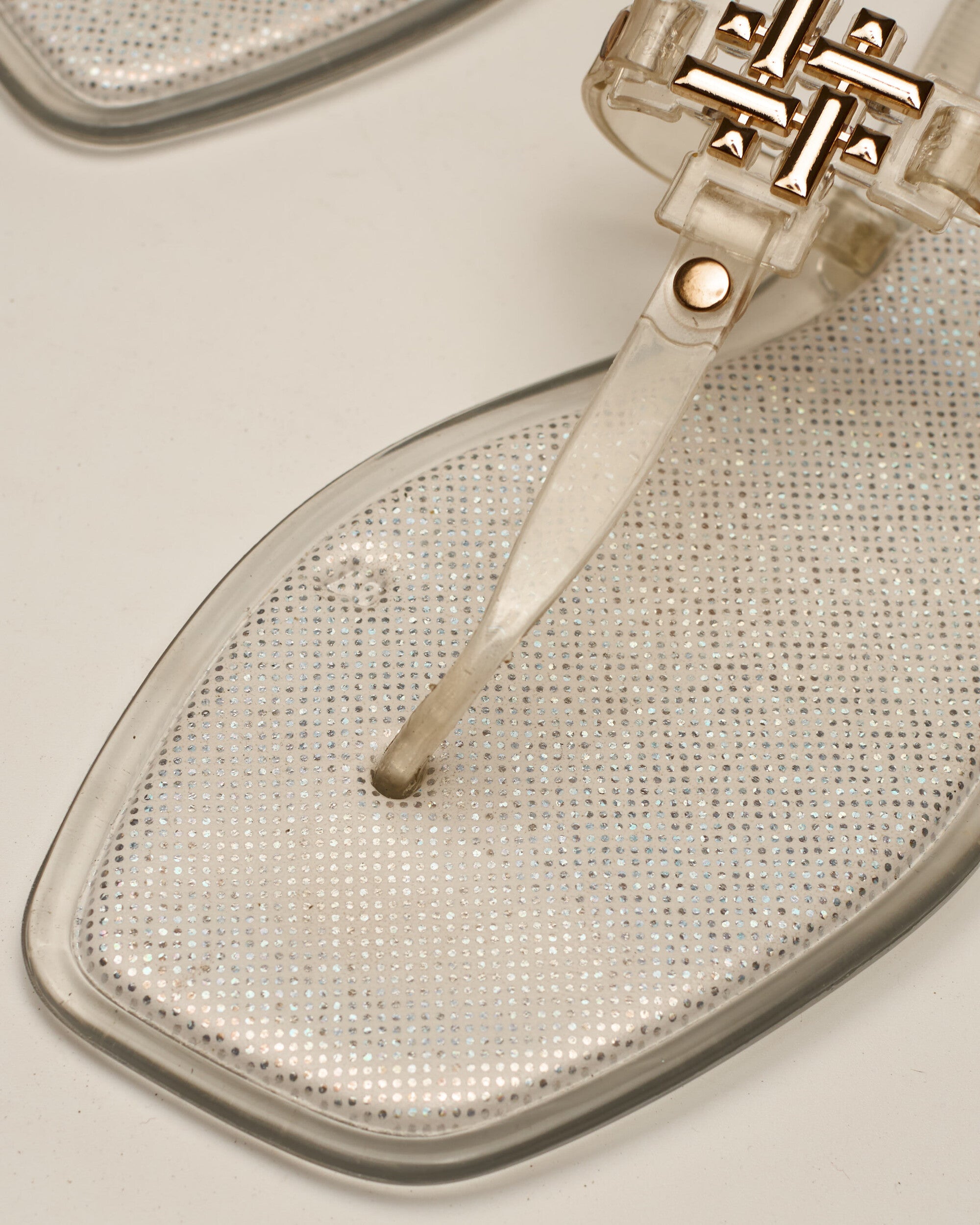 Gleam jelly slides in CLEAR