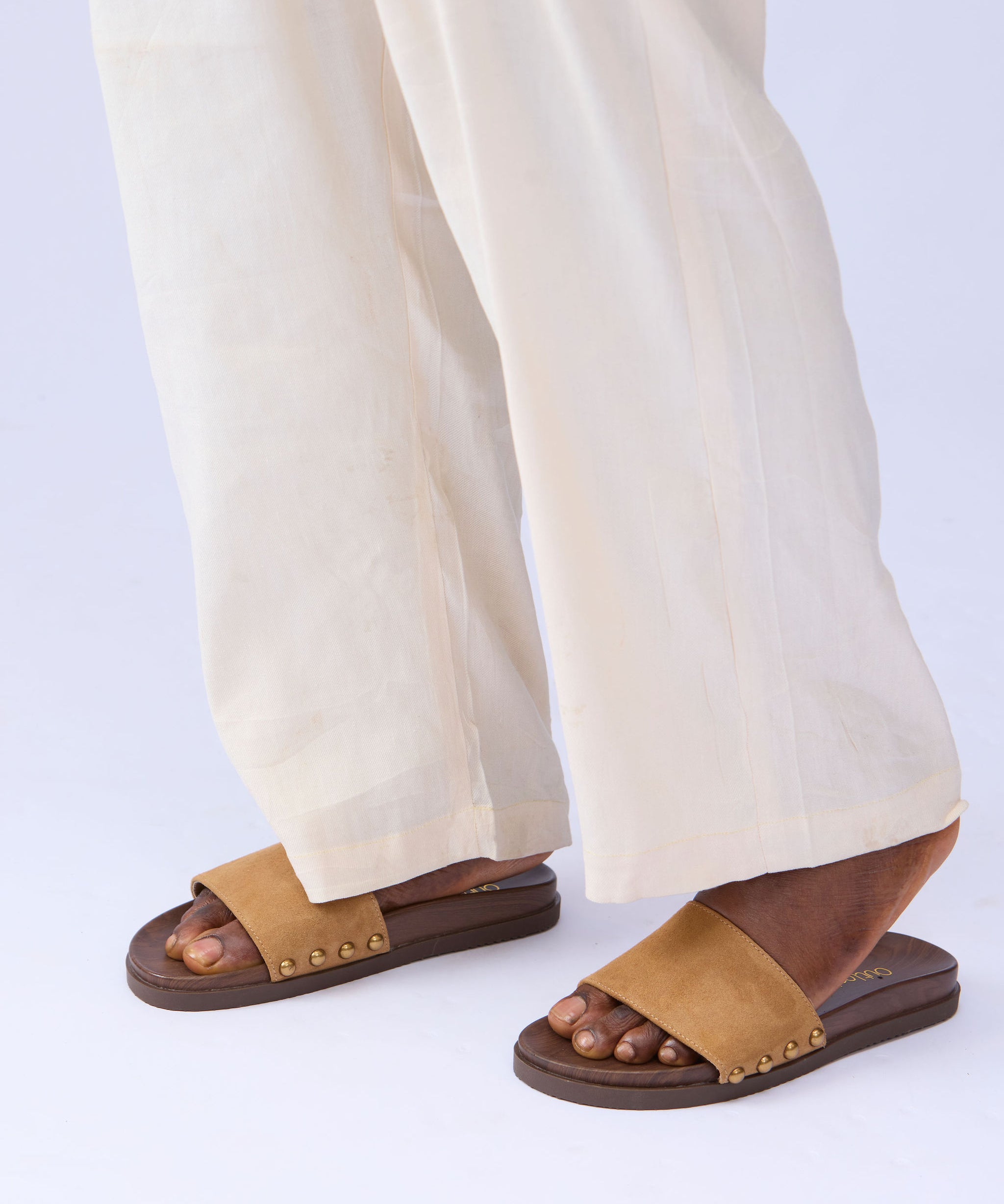 DECA SLIDES IN NUDE