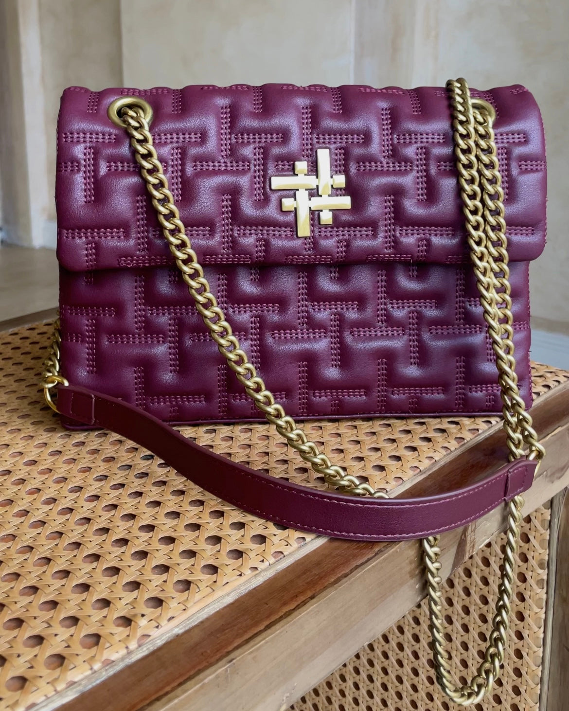ZOYA FLAP BAG IN BURGUNDY (MEDIUM)