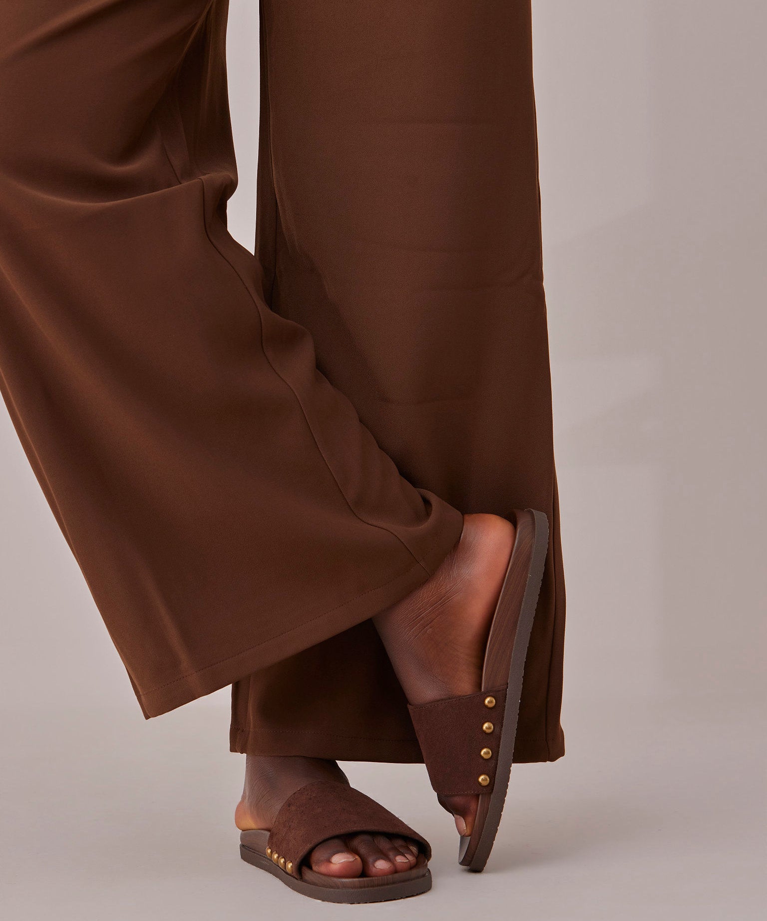 DECA SLIDES IN DARK BROWN