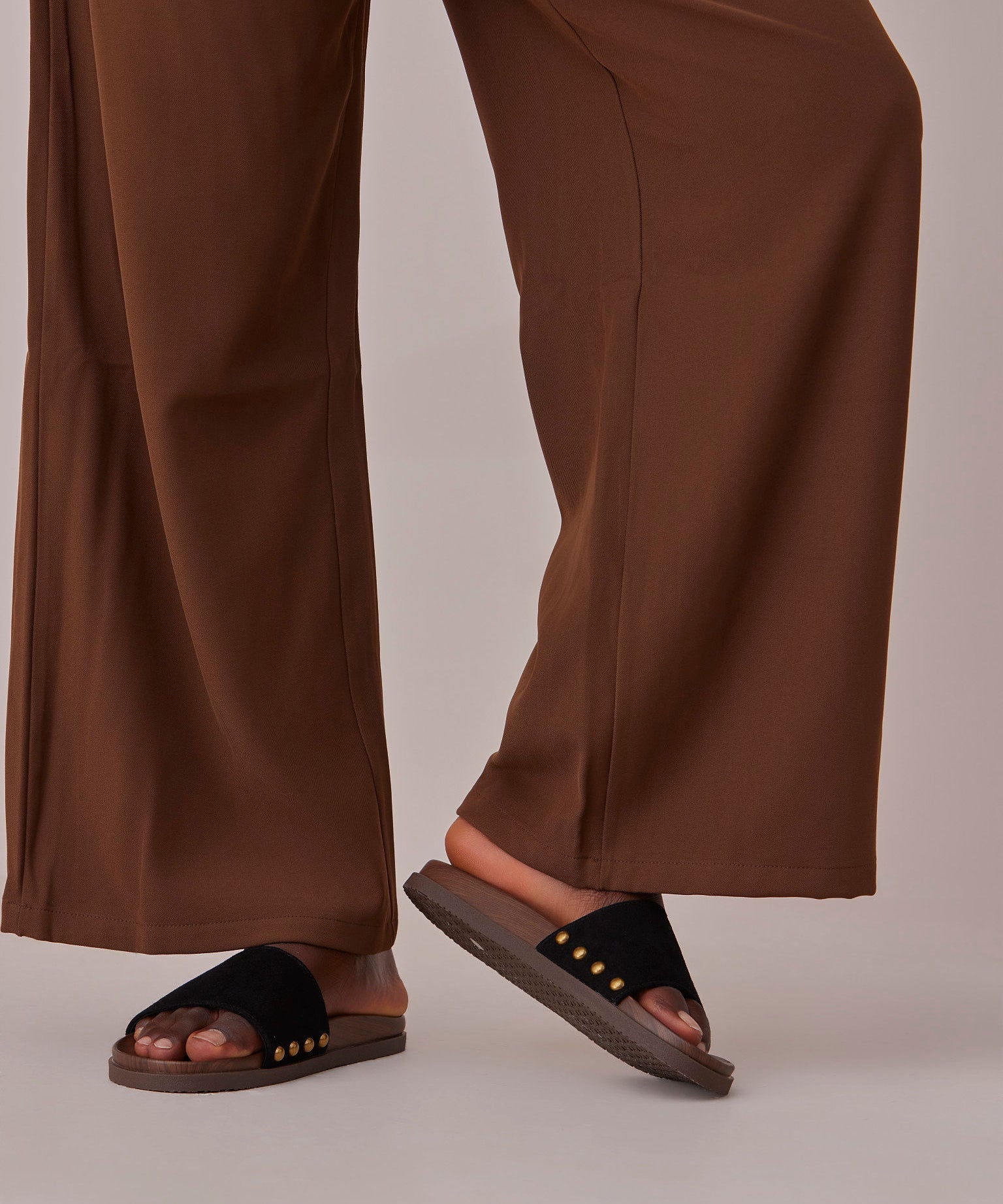 DECA SLIDES IN BLACK